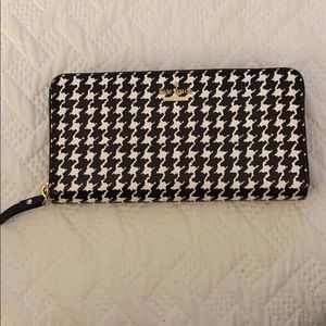 Kate Spade houndstooth wallet